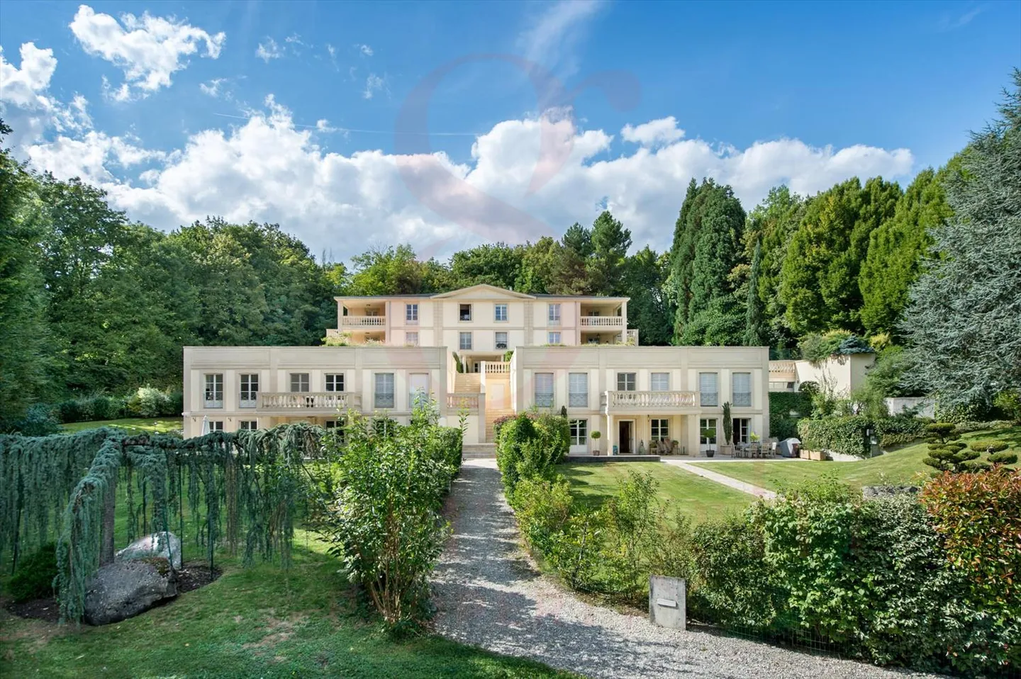 Extraordinary Apartment in the Heart of a Green Oasis - Photo 1 of 2