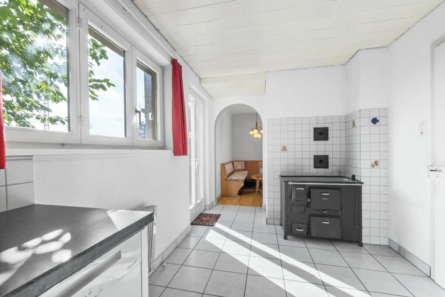 SPACIOUS WITH POTENTIAL - Photo 4 of 11
