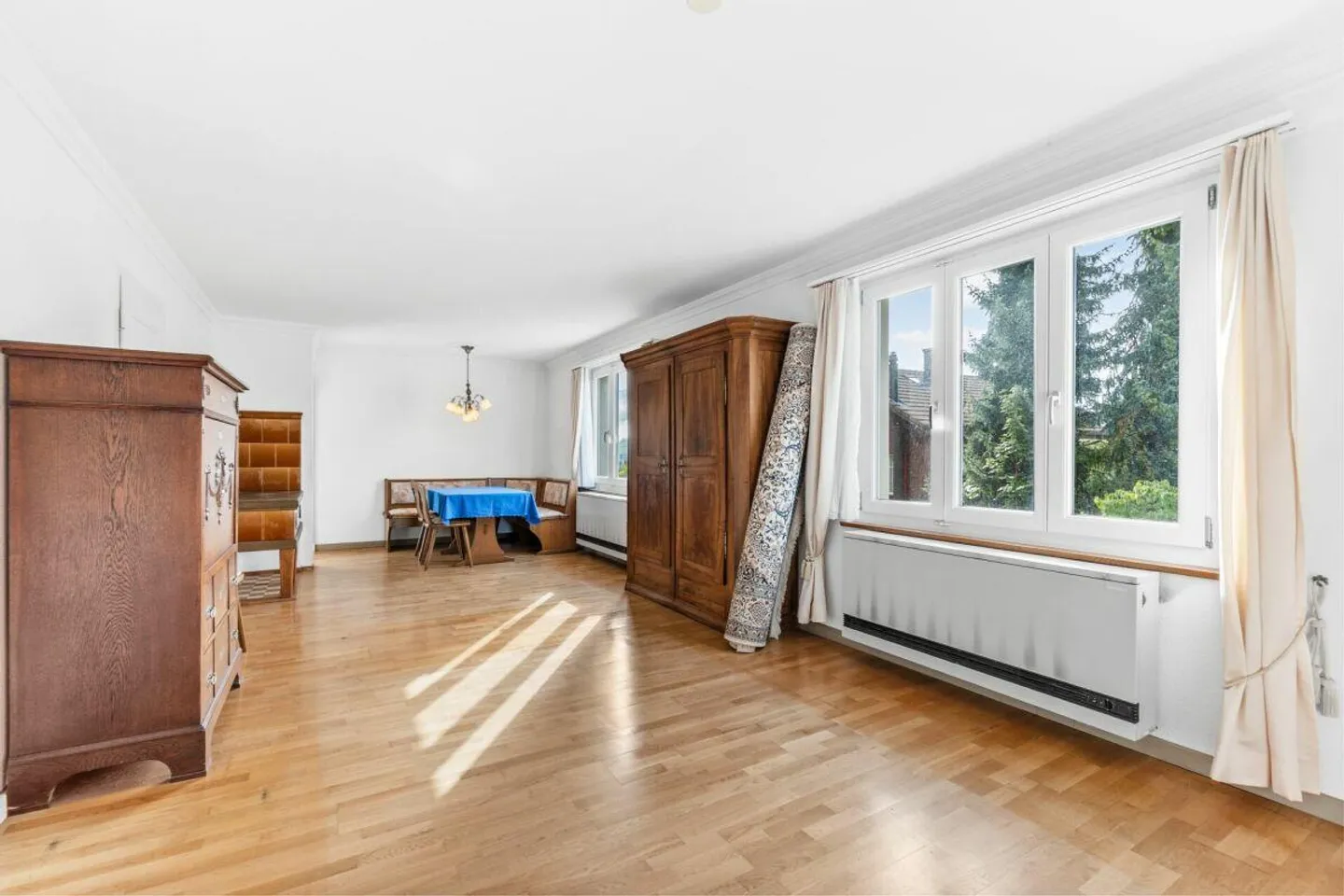 SPACIOUS WITH POTENTIAL - Photo 5 of 11
