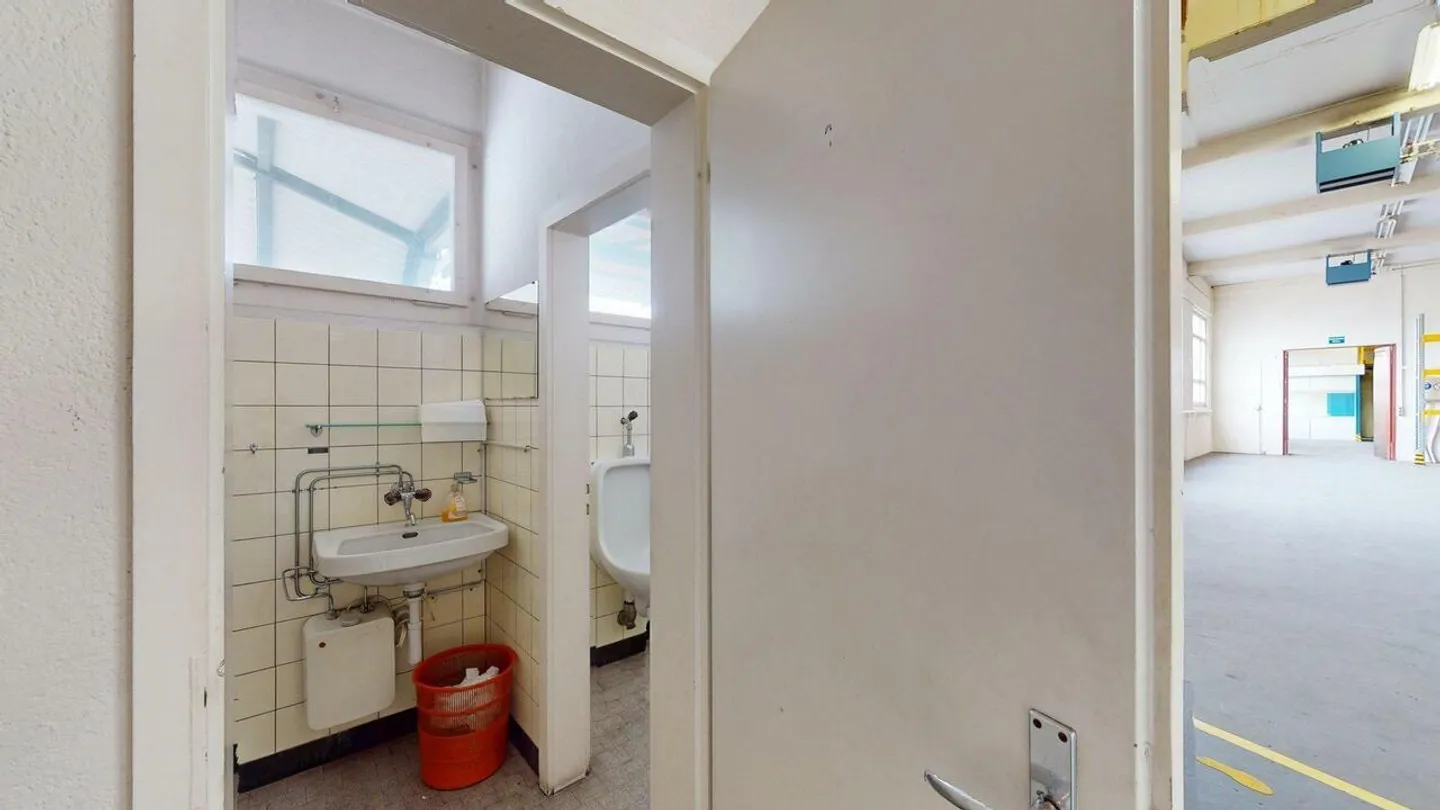 Vielseitige Lagerflächen mit Lift - Foto 7 von 30