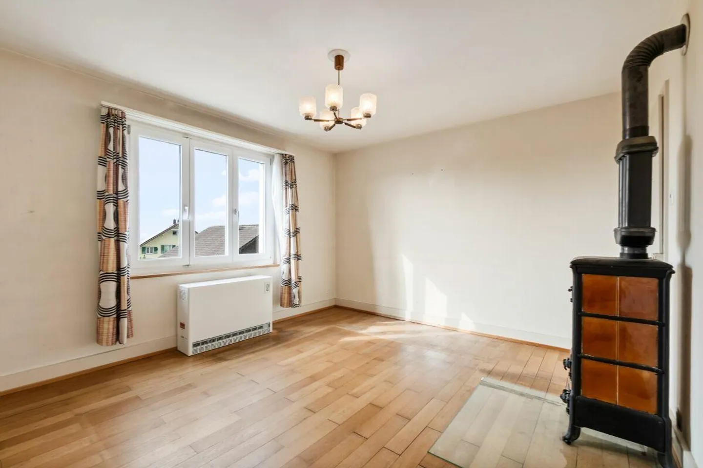 SPACIOUS WITH POTENTIAL - Photo 8 of 11