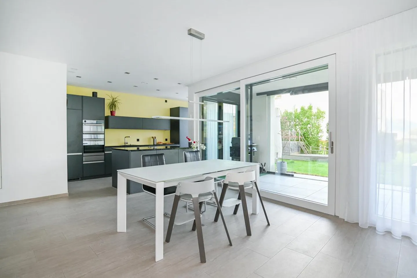 «Maison» dans la Maison – Appartement de jardin de haute qualité avec certificat Minergie-P - Photo 2 sur 15