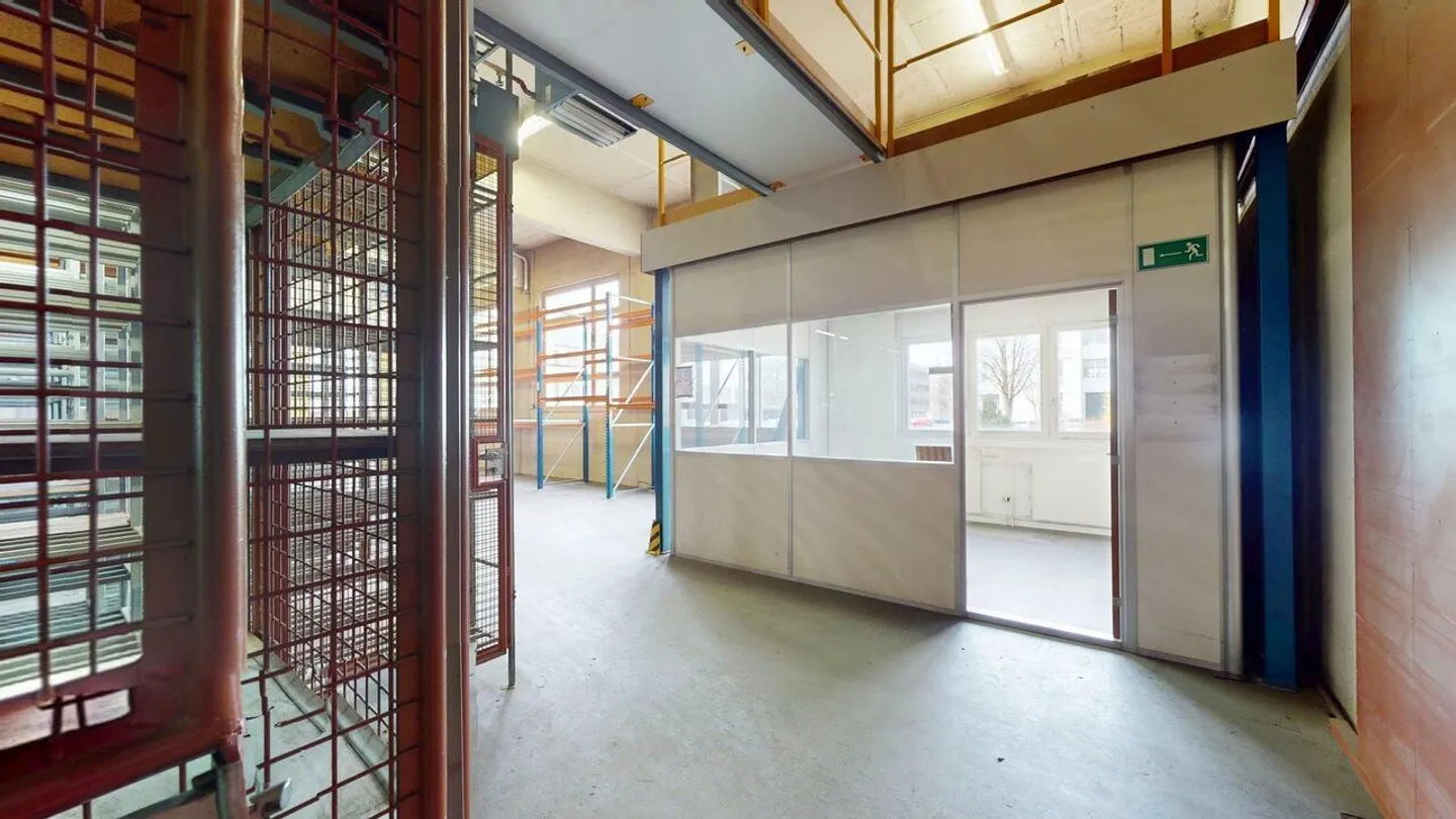 Vielseitige Lagerflächen mit Lift - Foto 17 von 30