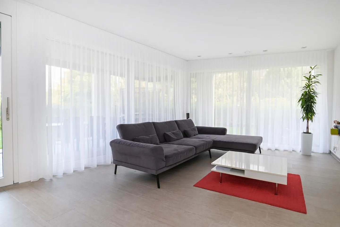 «Maison» dans la Maison – Appartement de jardin de haute qualité avec certificat Minergie-P - Photo 3 sur 15