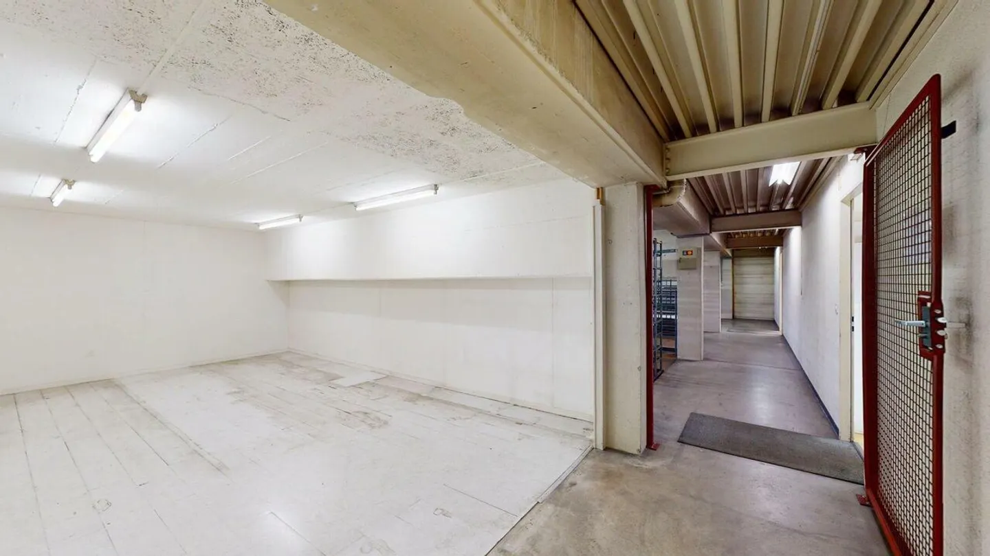 Vielseitige Lagerflächen mit Lift - Foto 22 von 30