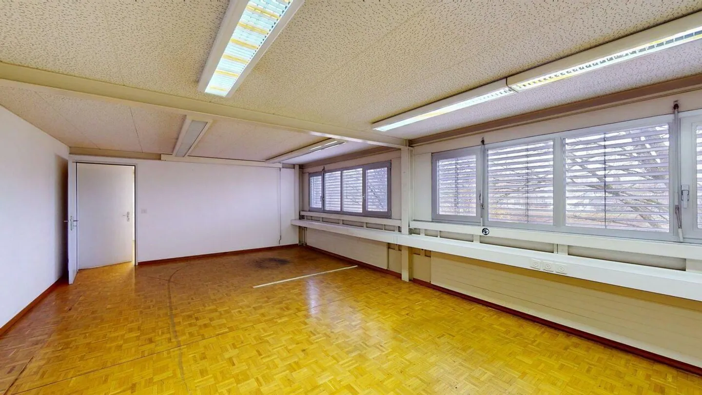 Vielseitige Lagerflächen mit Lift - Foto 25 von 30