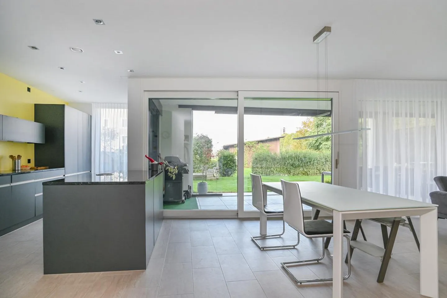 «Maison» dans la Maison – Appartement de jardin de haute qualité avec certificat Minergie-P - Photo 5 sur 15