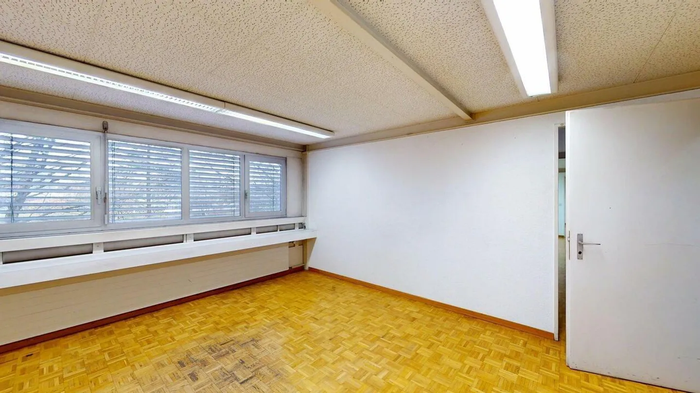 Vielseitige Lagerflächen mit Lift - Foto 24 von 30