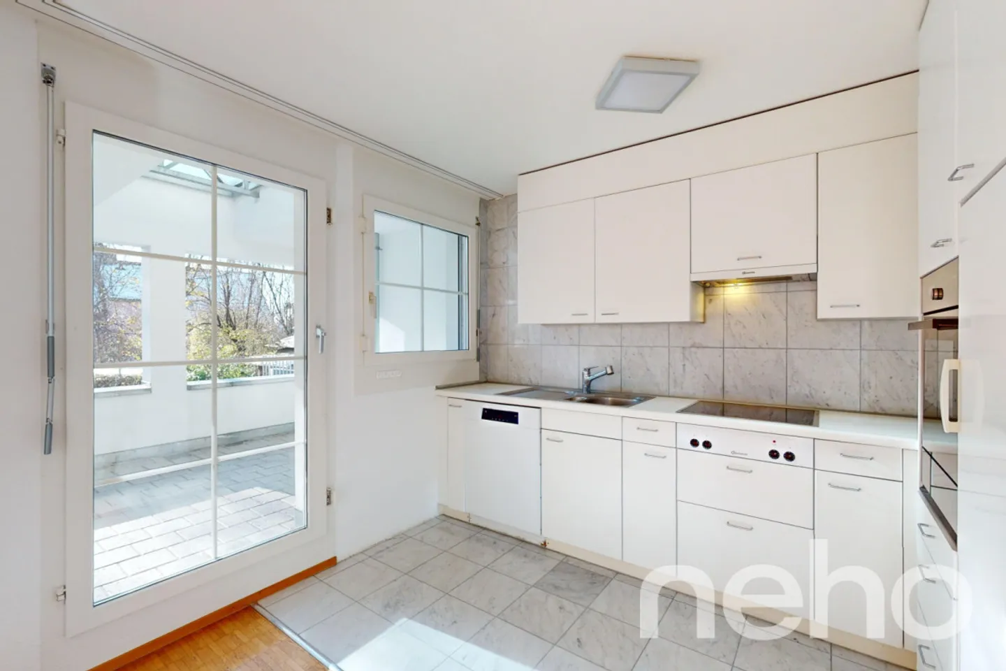 Maisonette di 4,5 stanze situata in posizione tranquilla con terrazza sul tetto a Bonstetten - Foto 5 di 13