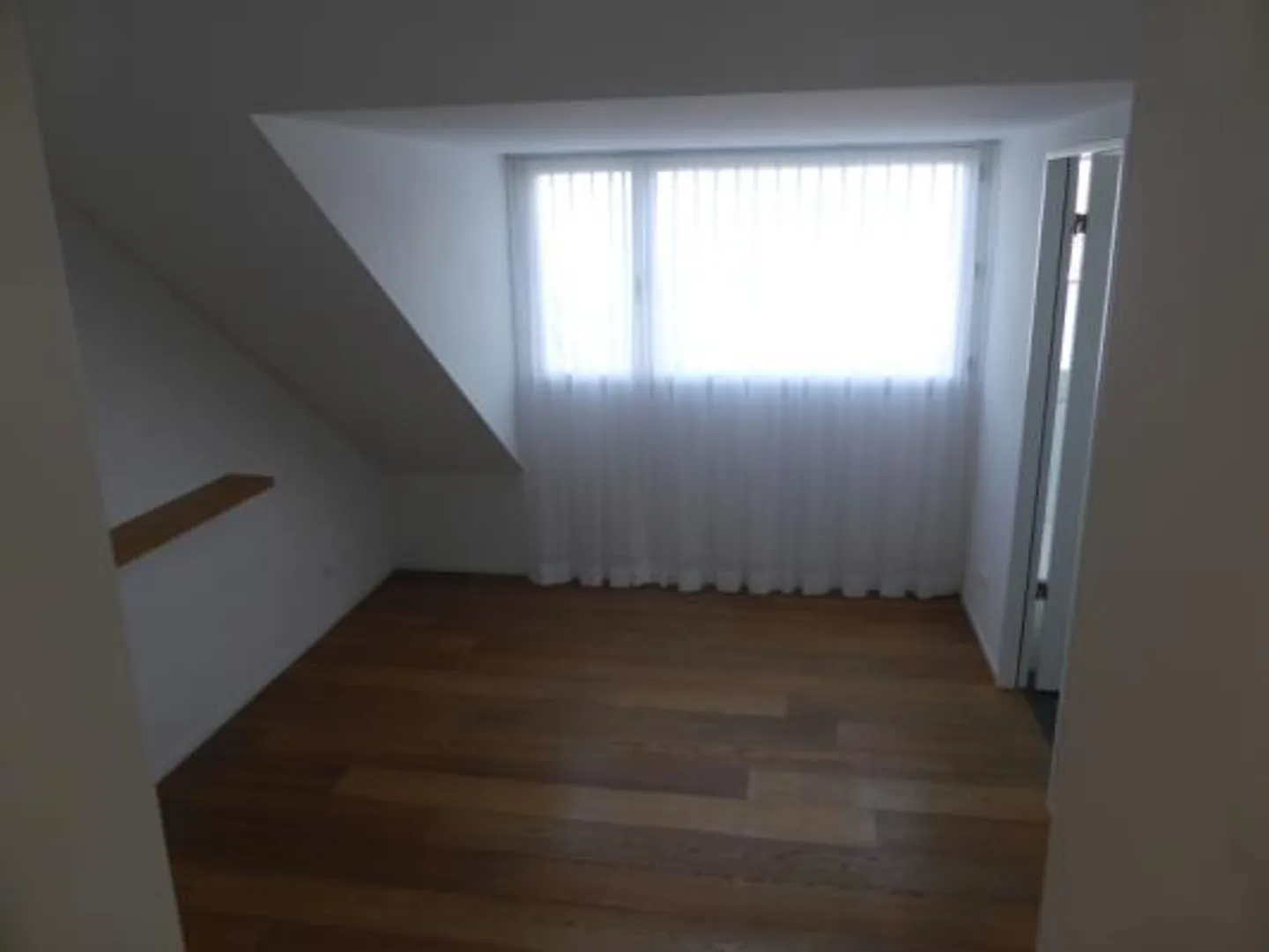 Moderno appartamento attico di 3,5 stanze a Muttenz con garage - Foto 9 di 27