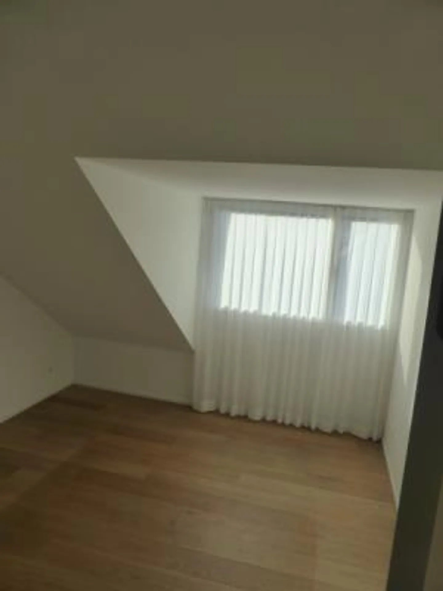 Moderno appartamento attico di 3,5 stanze a Muttenz con garage - Foto 14 di 27