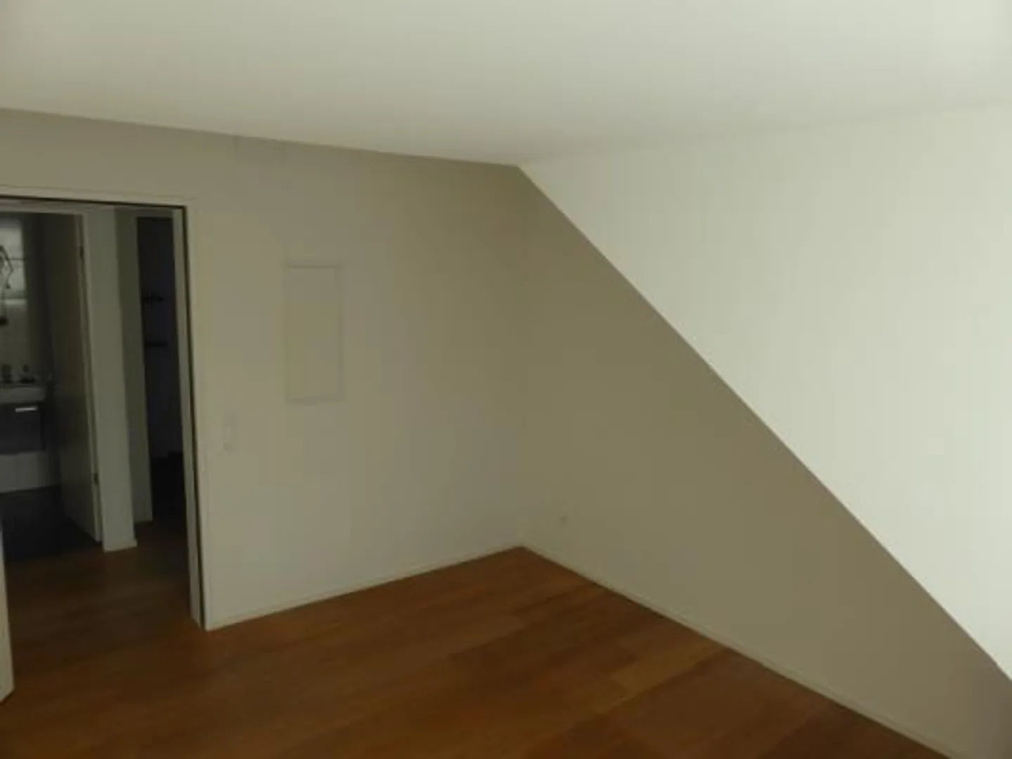 Moderno appartamento attico di 3,5 stanze a Muttenz con garage - Foto 15 di 27