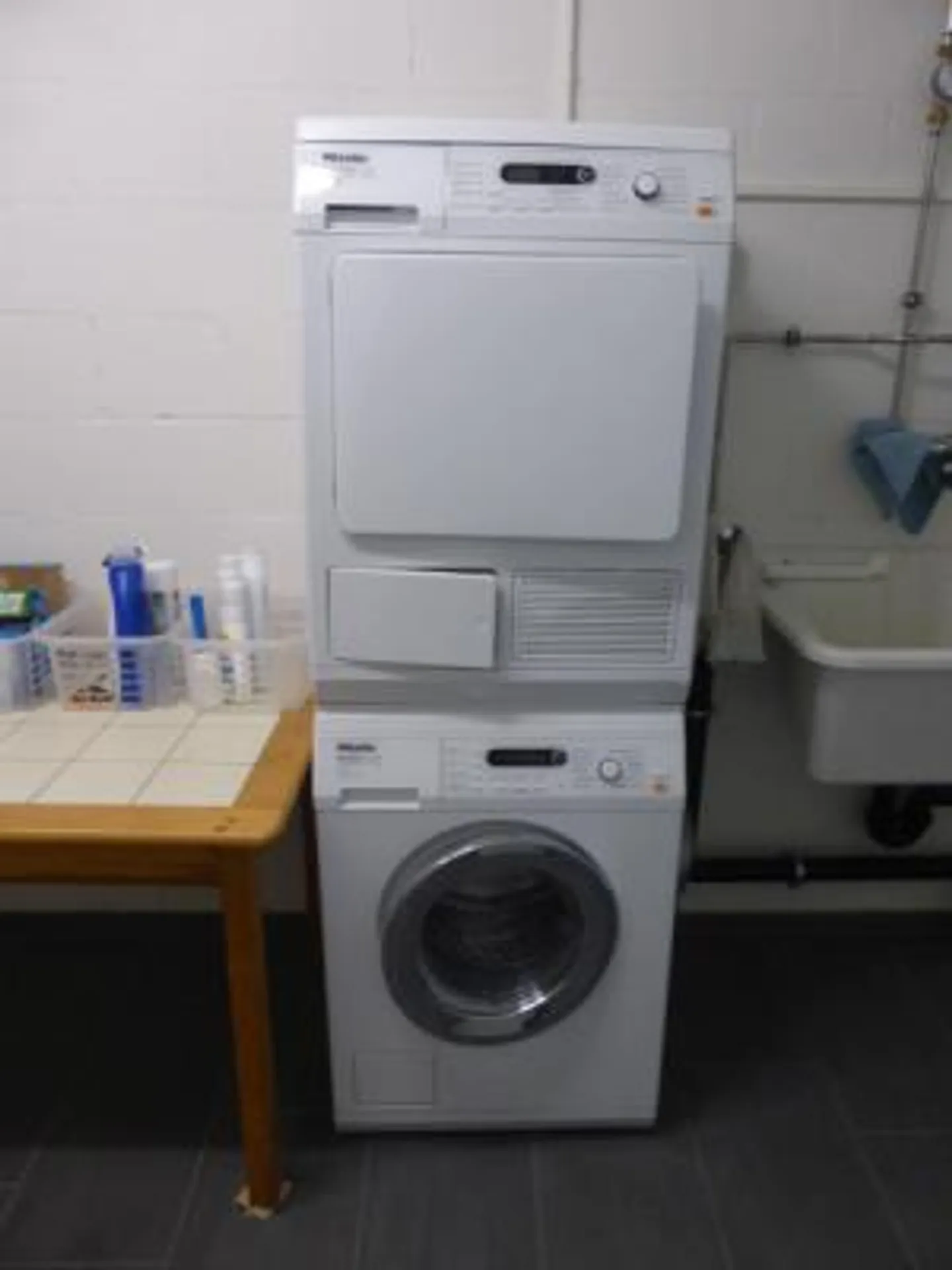 Moderno appartamento attico di 3,5 stanze a Muttenz con garage - Foto 23 di 27