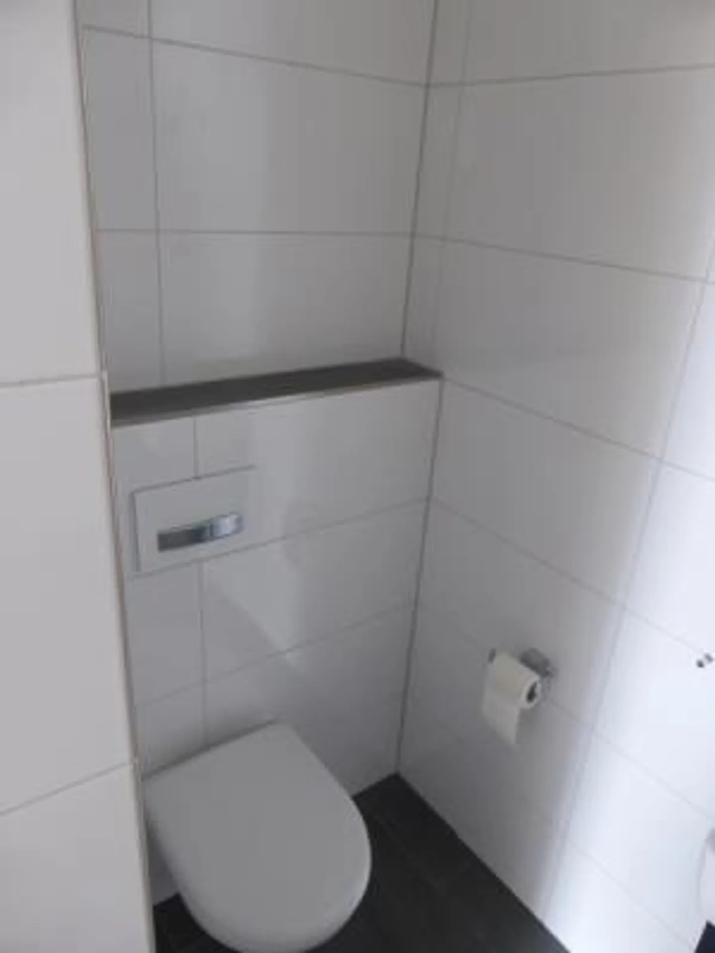 Moderno appartamento attico di 3,5 stanze a Muttenz con garage - Foto 25 di 27