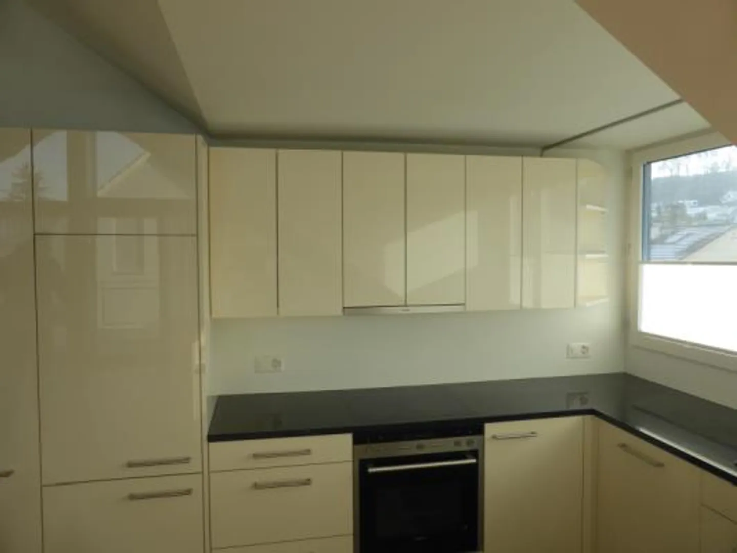 Moderno appartamento attico di 3,5 stanze a Muttenz con garage - Foto 17 di 27