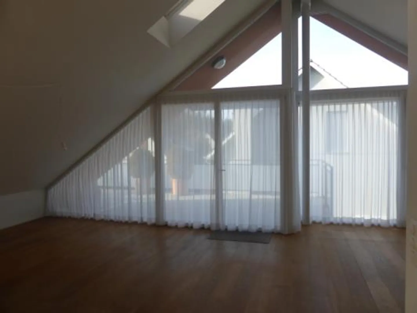 Moderno appartamento attico di 3,5 stanze a Muttenz con garage - Foto 27 di 27