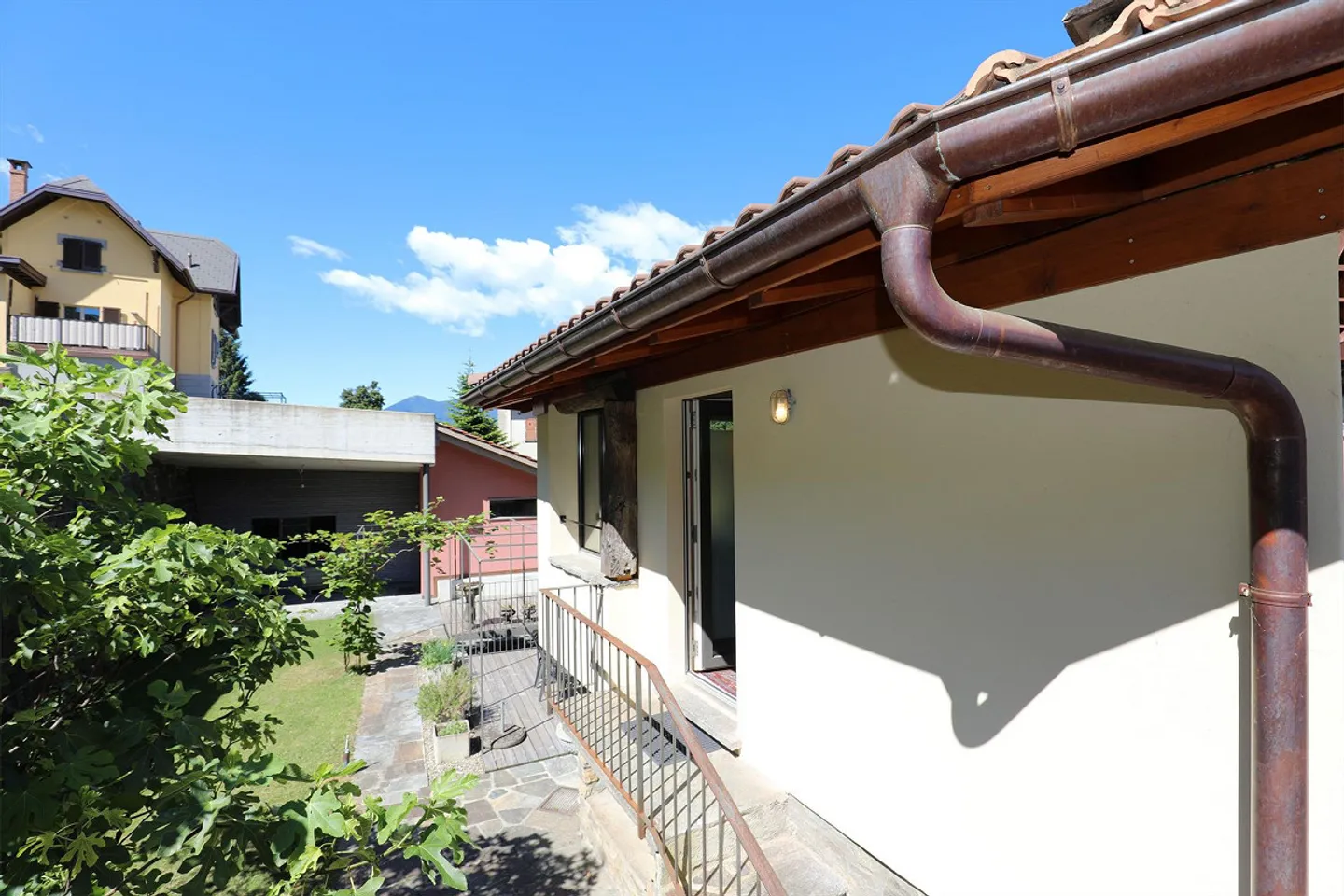 Attractive, completely renovated 2.5-room maisonette apartment - Photo 1 of 28