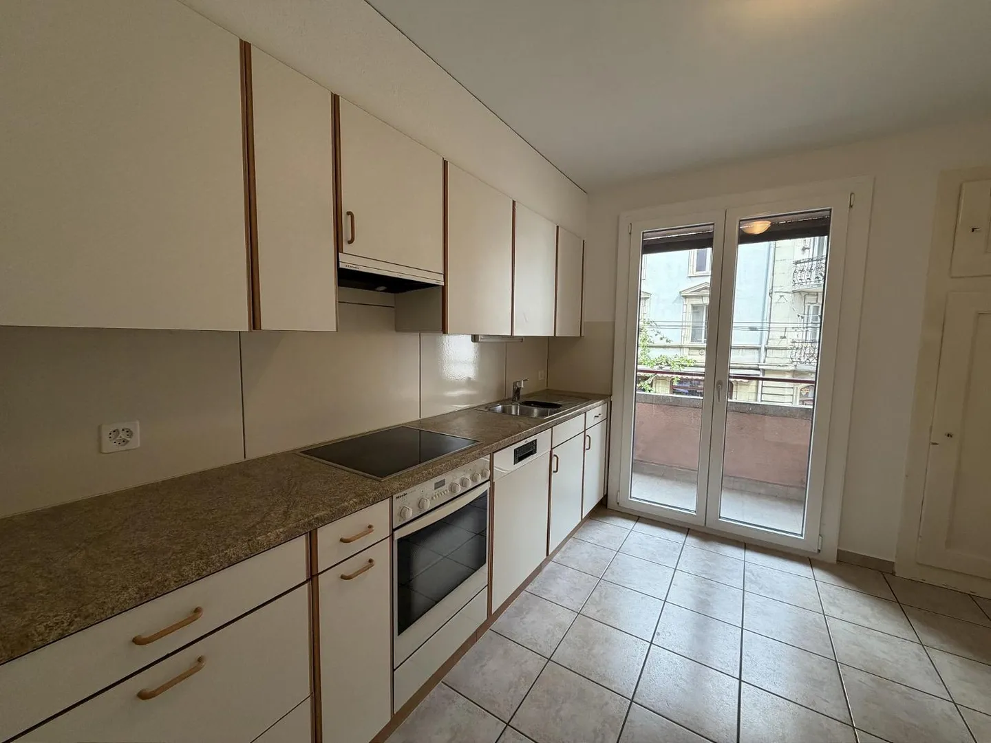 01596 - Appartement 3½ pièces - AV. BEAUREGARD 32 - FRIBOURG - Photo 5 sur 8