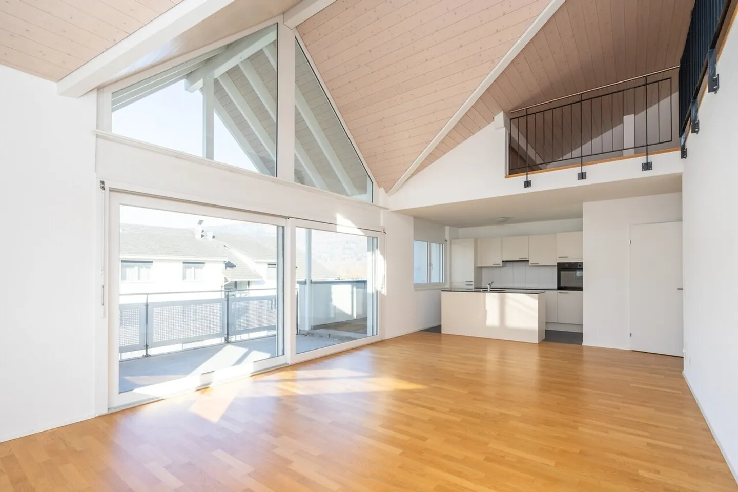 Appartement spacieux avec galerie - Photo 2 sur 9