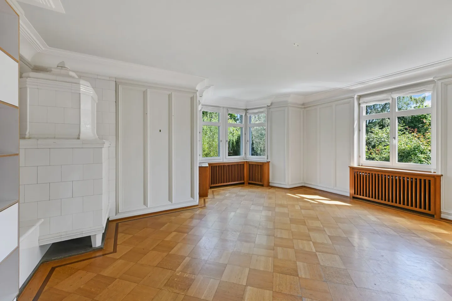 Historical Art Nouveau villa with charm, large garden and plenty of space for your living dreams - Photo 7 of 58