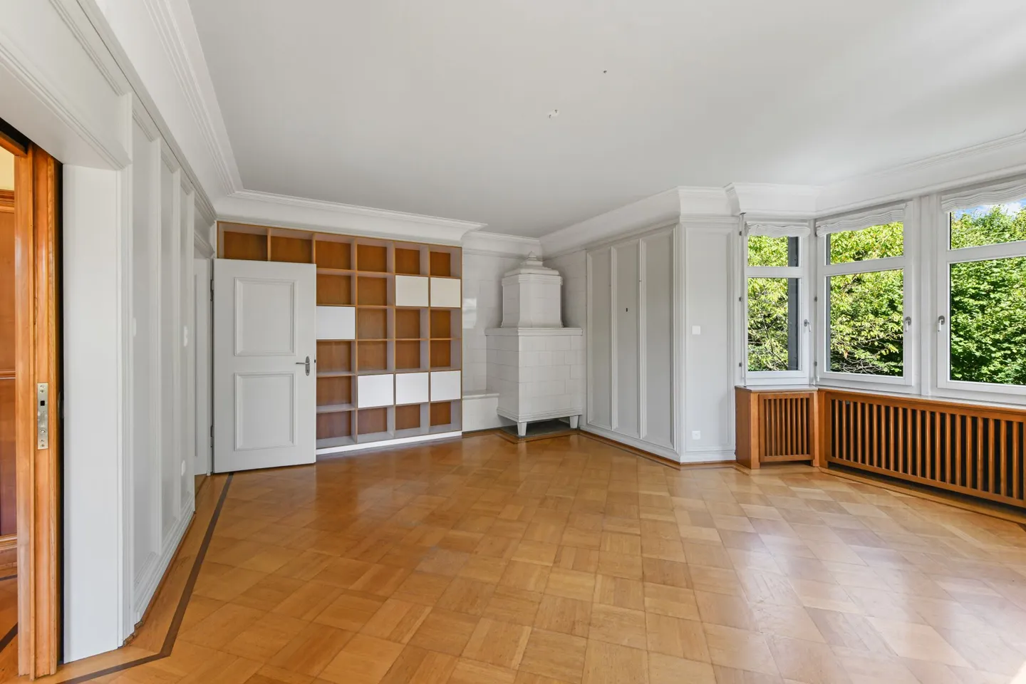 Historical Art Nouveau villa with charm, large garden and plenty of space for your living dreams - Photo 9 of 58