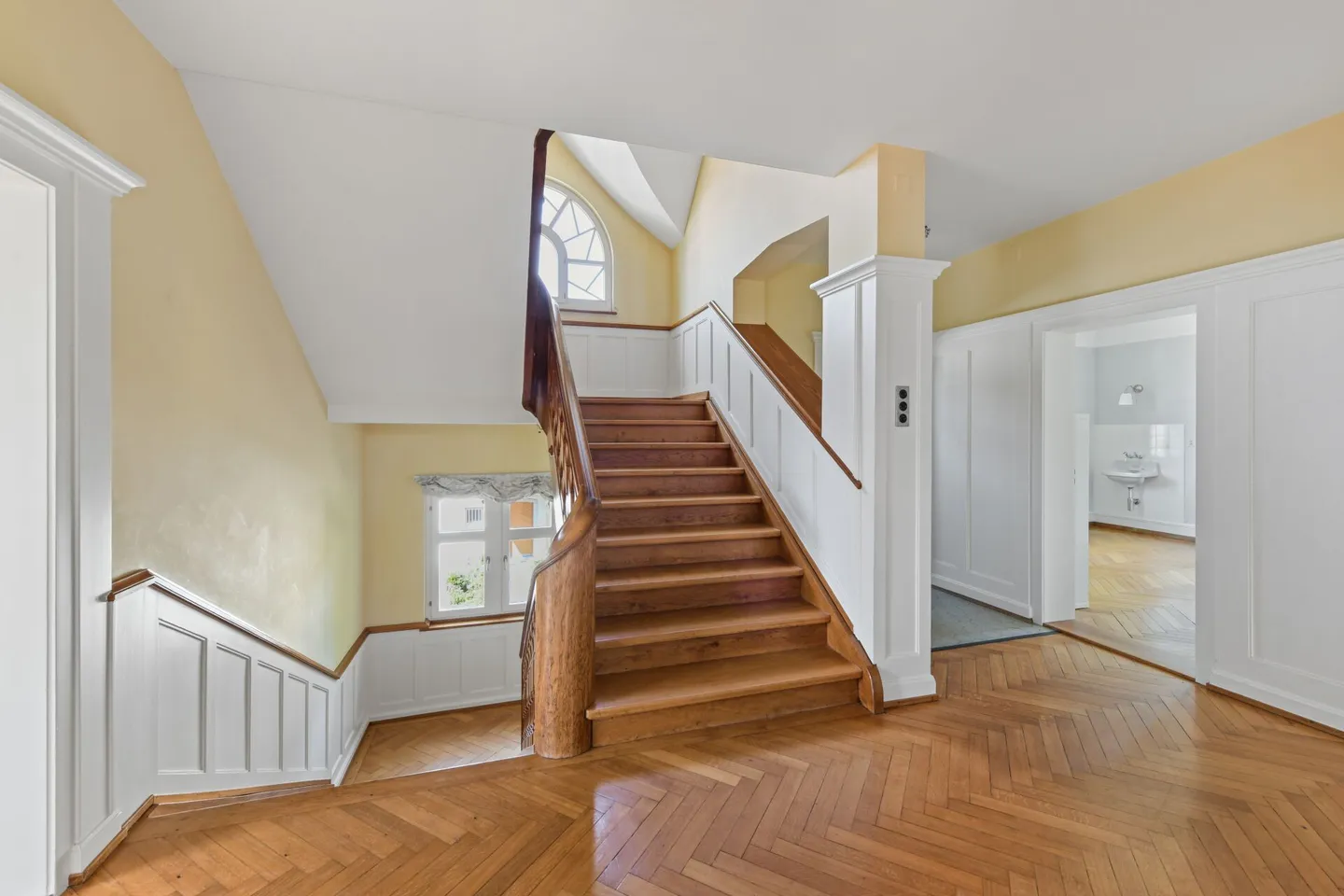 Historical Art Nouveau villa with charm, large garden and plenty of space for your living dreams - Photo 14 of 58