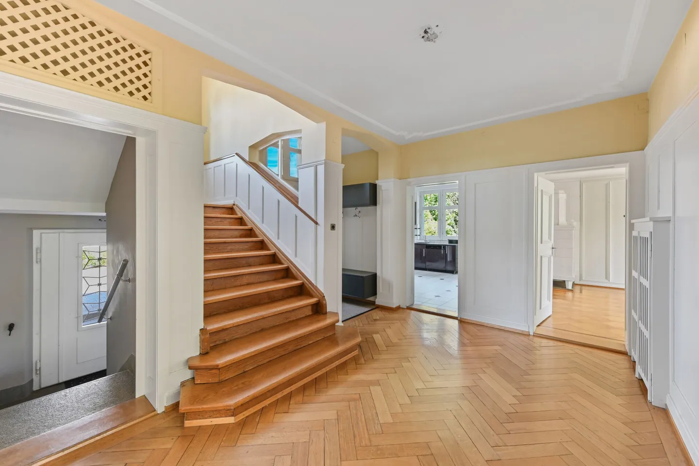 Historical Art Nouveau villa with charm, large garden and plenty of space for your living dreams - Photo 18 of 58