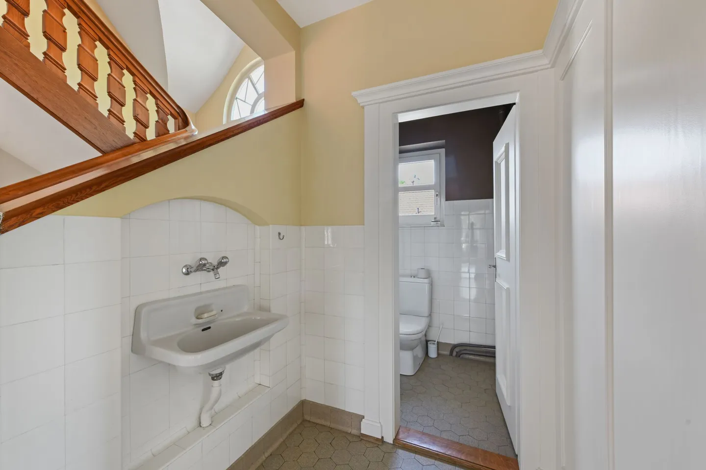 Historical Art Nouveau villa with charm, large garden and plenty of space for your living dreams - Photo 25 of 58