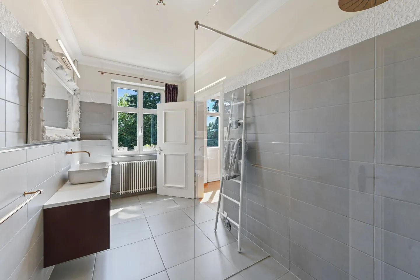 Historical Art Nouveau villa with charm, large garden and plenty of space for your living dreams - Photo 27 of 58