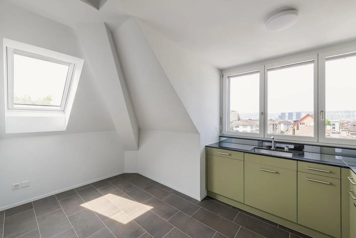Charmante Dachwohnung mit 2 Zimmern - Foto 4 von 10