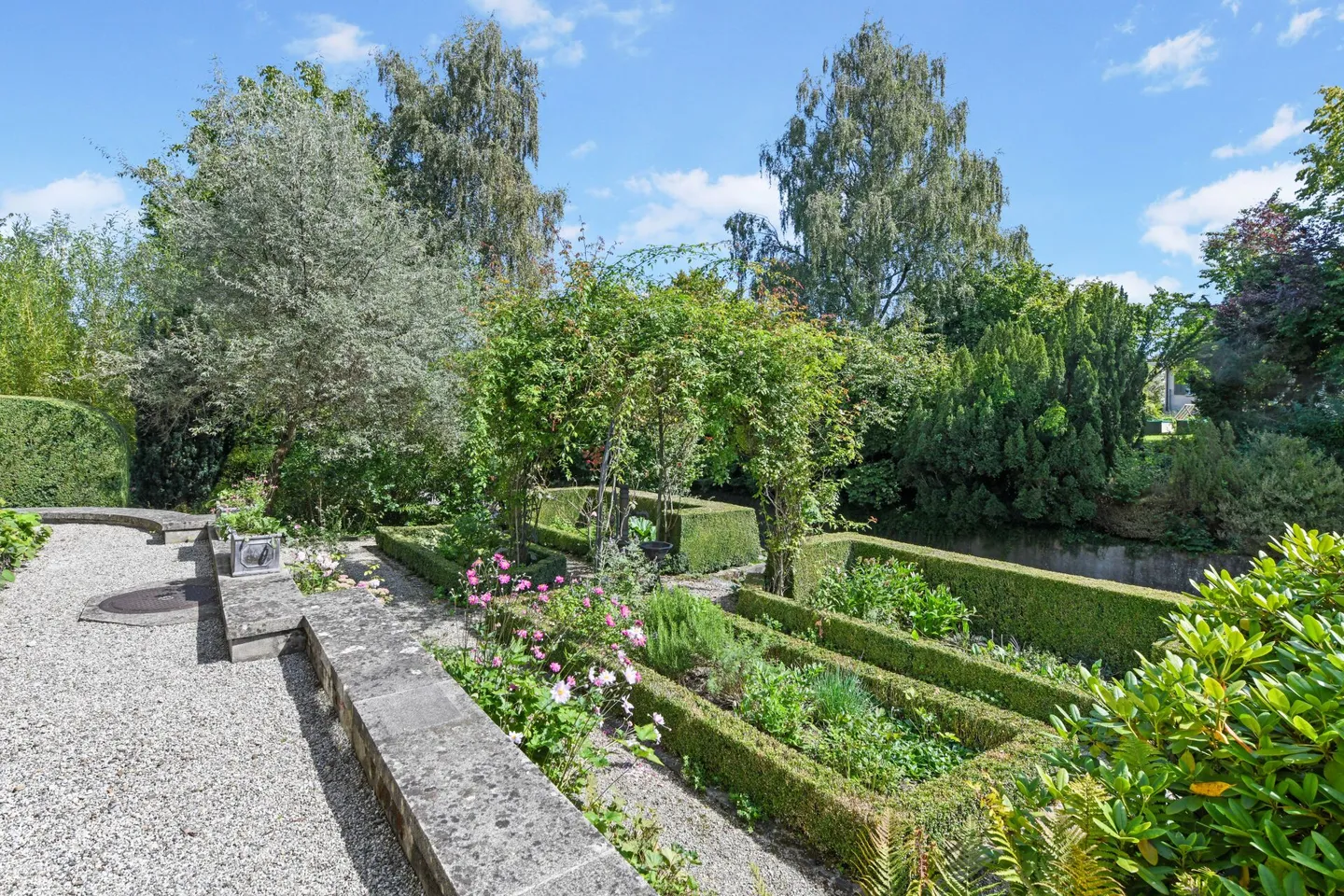 Historical Art Nouveau villa with charm, large garden and plenty of space for your living dreams - Photo 43 of 58