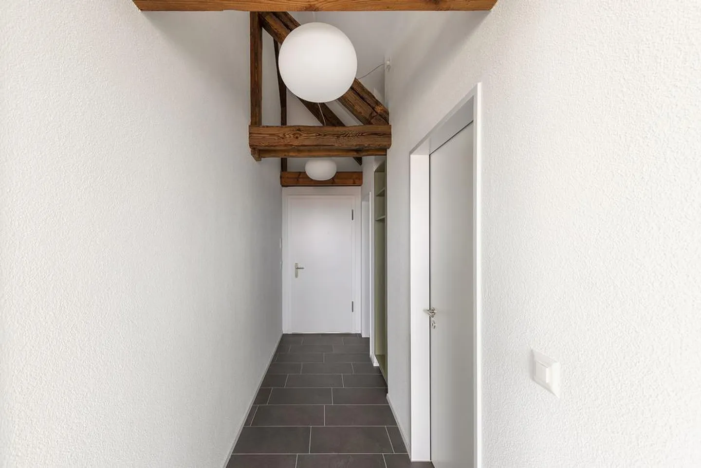 Charmante Dachwohnung mit 2 Zimmern - Foto 7 von 10
