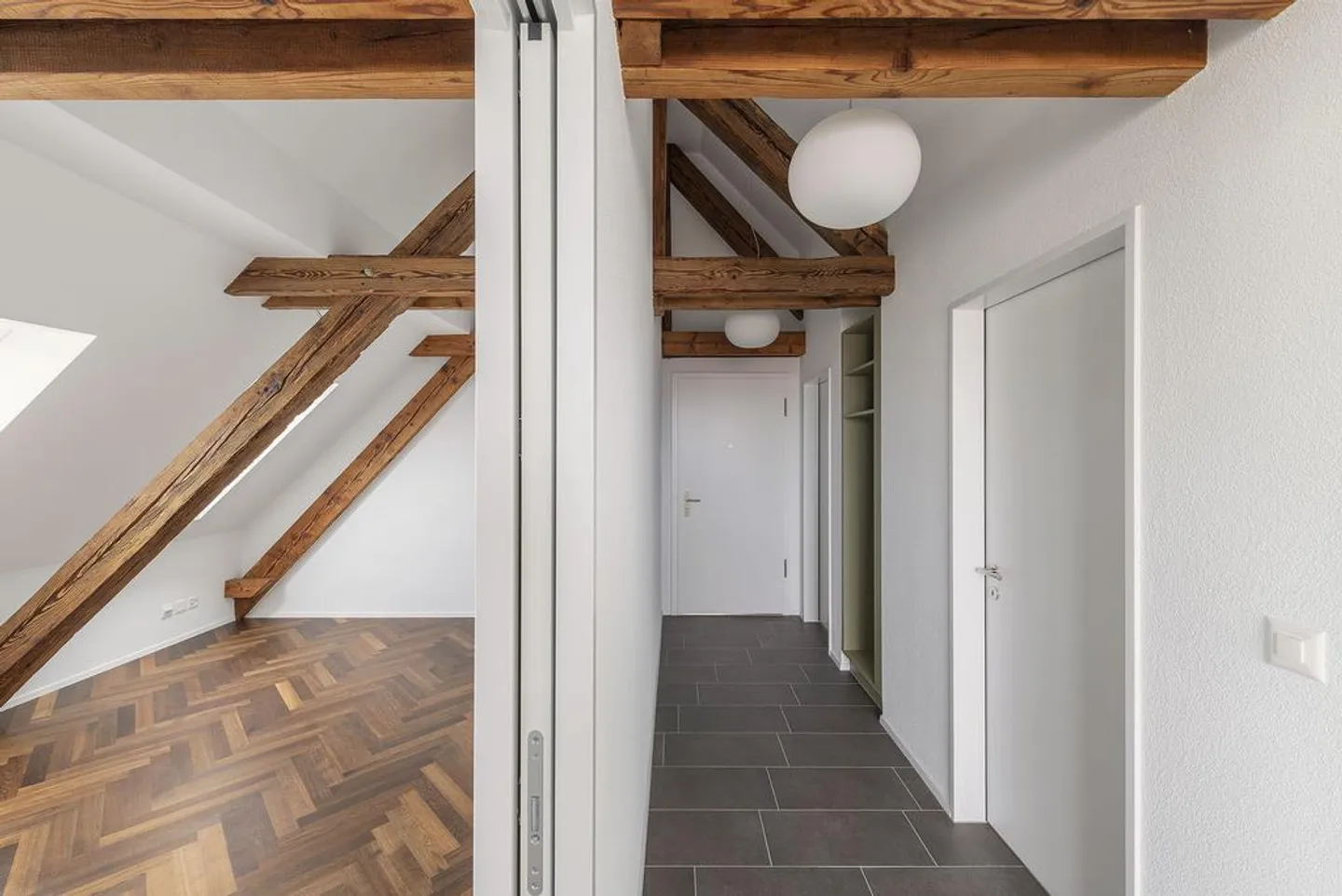 Charmante Dachwohnung mit 2 Zimmern - Foto 8 von 10