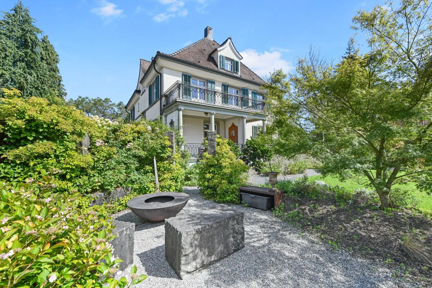 Historical Art Nouveau villa with charm, large garden and plenty of space for your living dreams - Photo 1 of 58