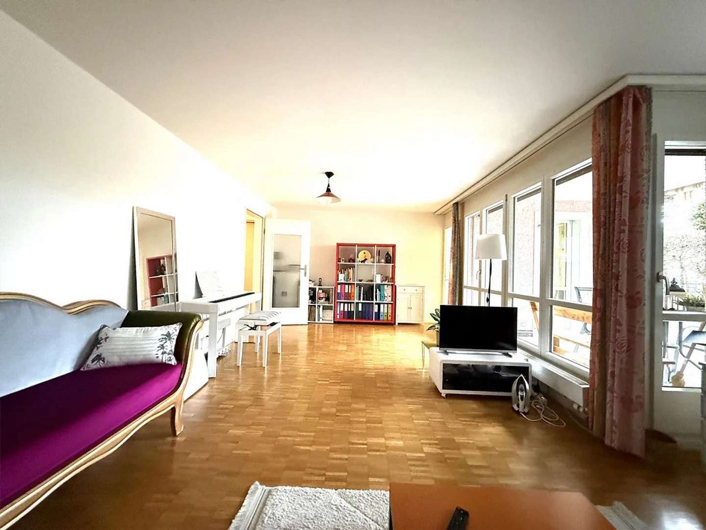 Stylish 3.5-room ground floor apartment in a sought-after location - Photo 1 of 11