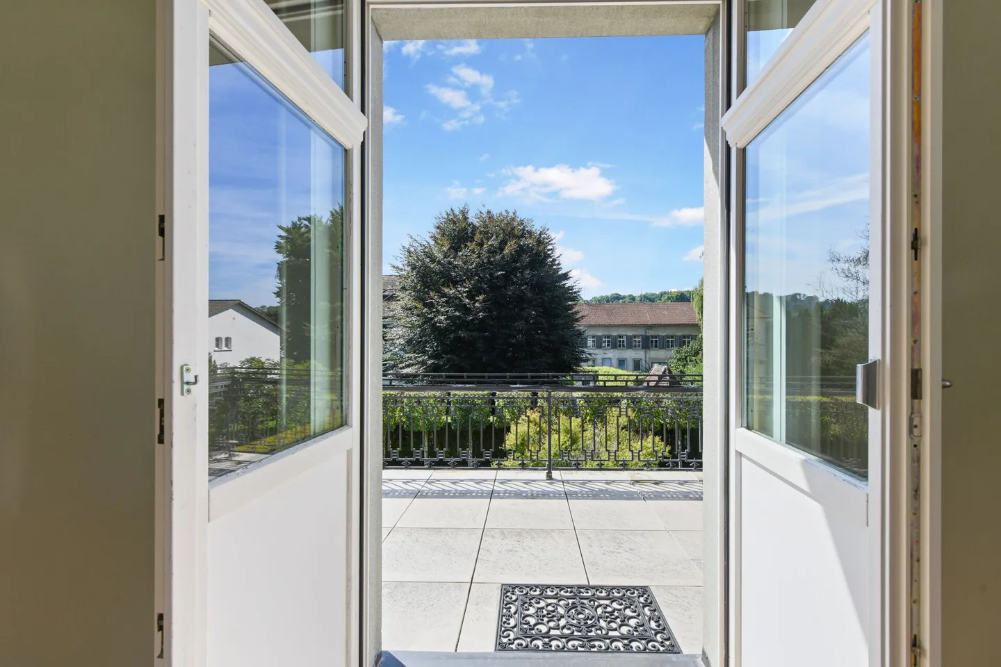 Historical Art Nouveau villa with charm, large garden and plenty of space for your living dreams - Photo 33 of 58