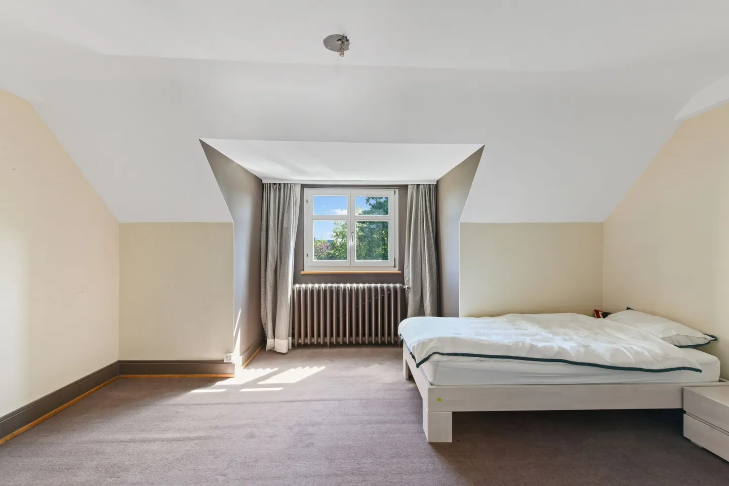 Historical Art Nouveau villa with charm, large garden and plenty of space for your living dreams - Photo 34 of 58