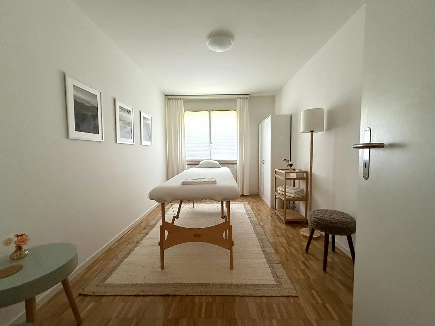 Stylish 3.5-room ground floor apartment in a sought-after location - Photo 4 of 11