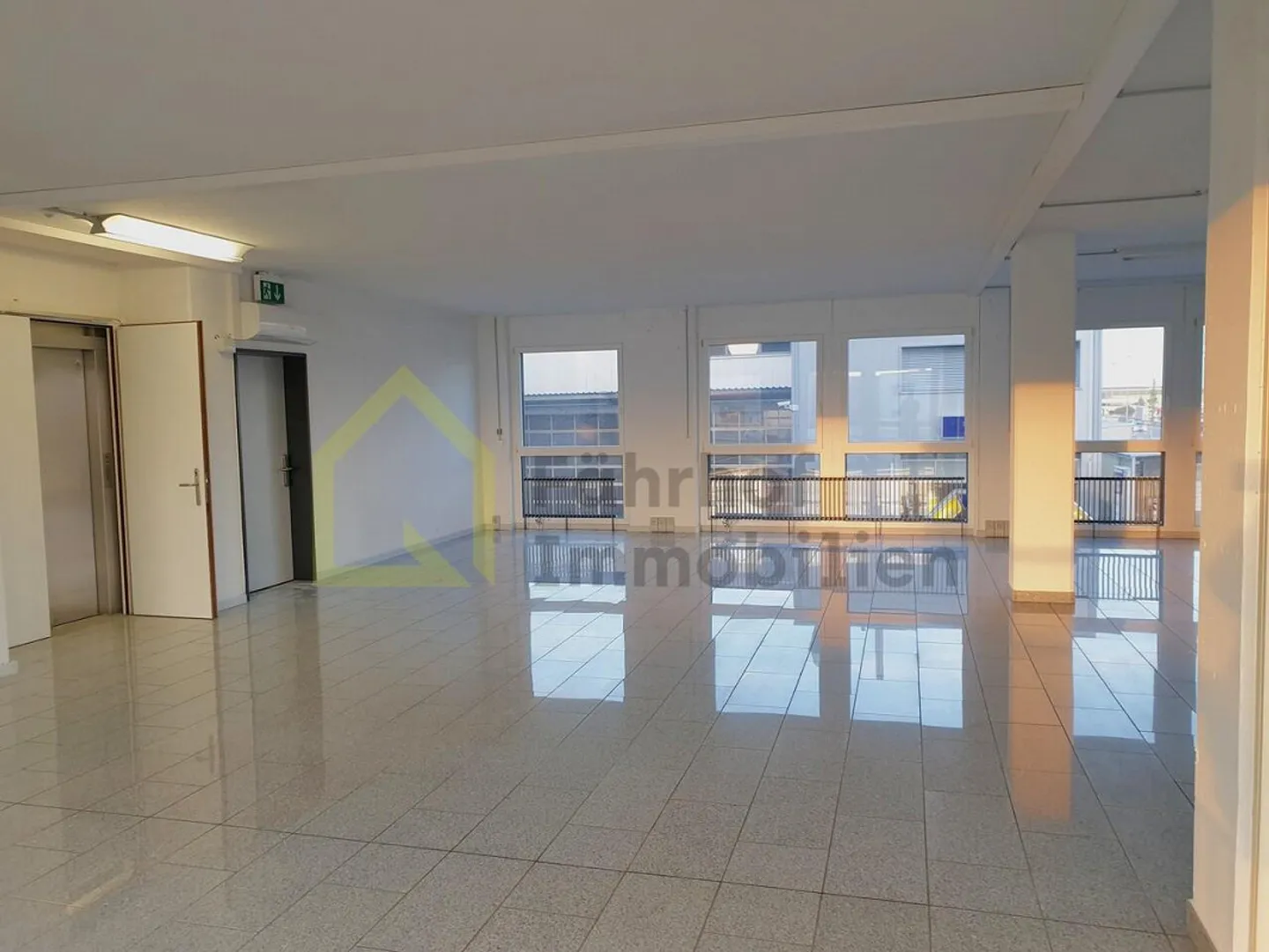 Uffici moderni e luminosi vicino all'accesso autostradale - Foto 2 di 17