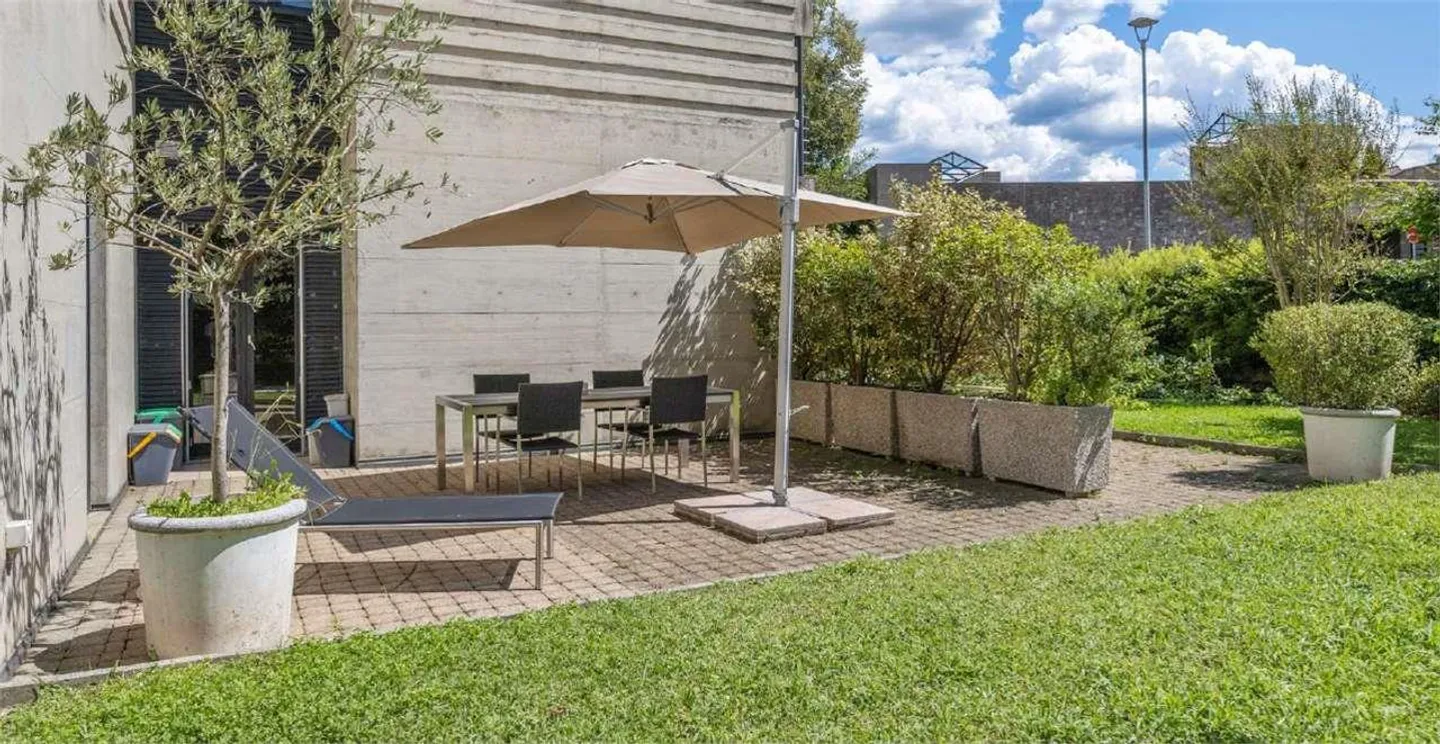 Elegant 3.5-room apartment with large garden - Photo 1 of 13