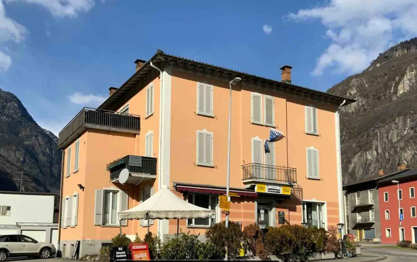 Bâtiment générant des revenus dans une zone bien desservie - Photo 11 sur 12