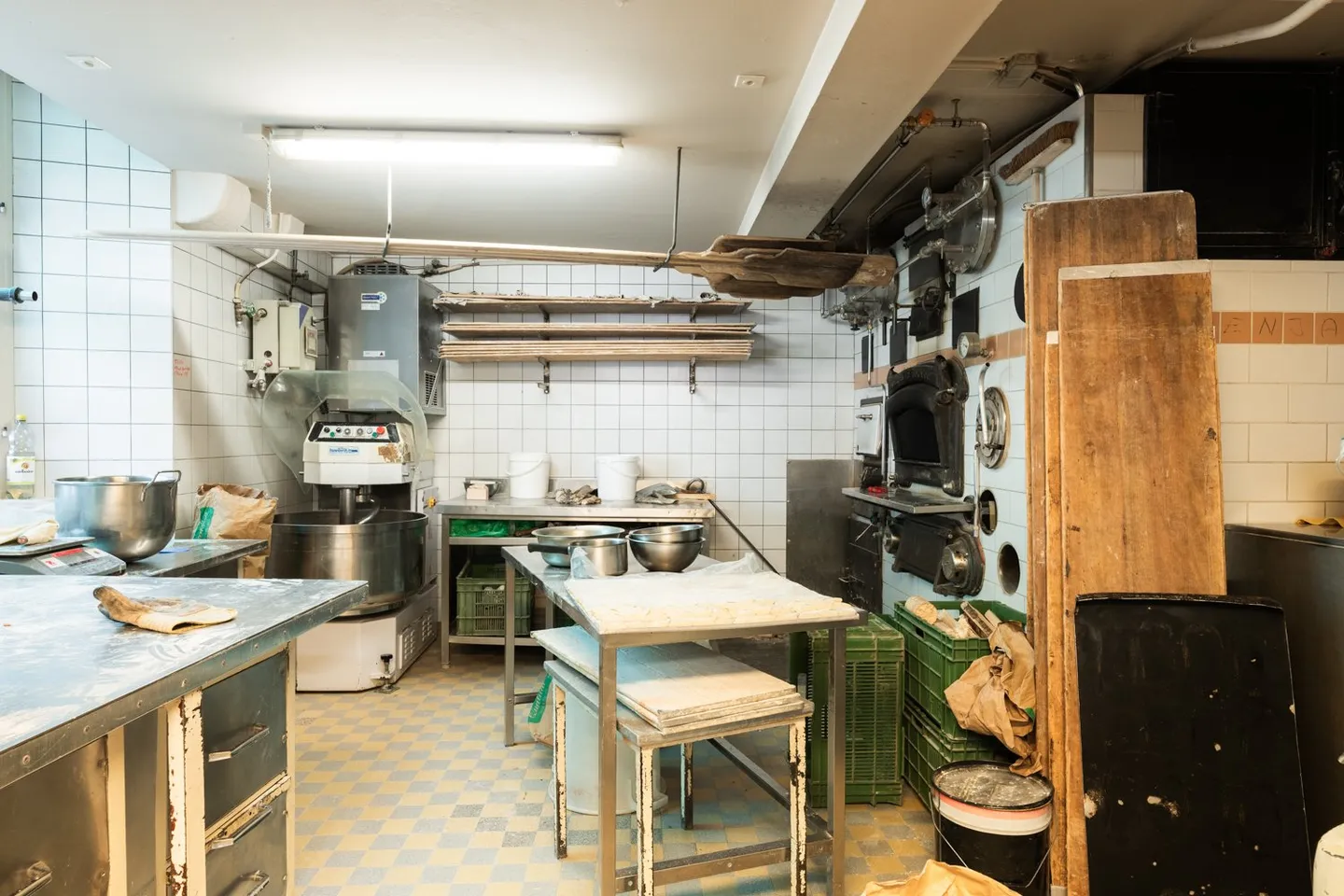 Proprietà nel centro storico con panetteria e appartamento duplex con terrazza sul tetto - Foto 4 di 19