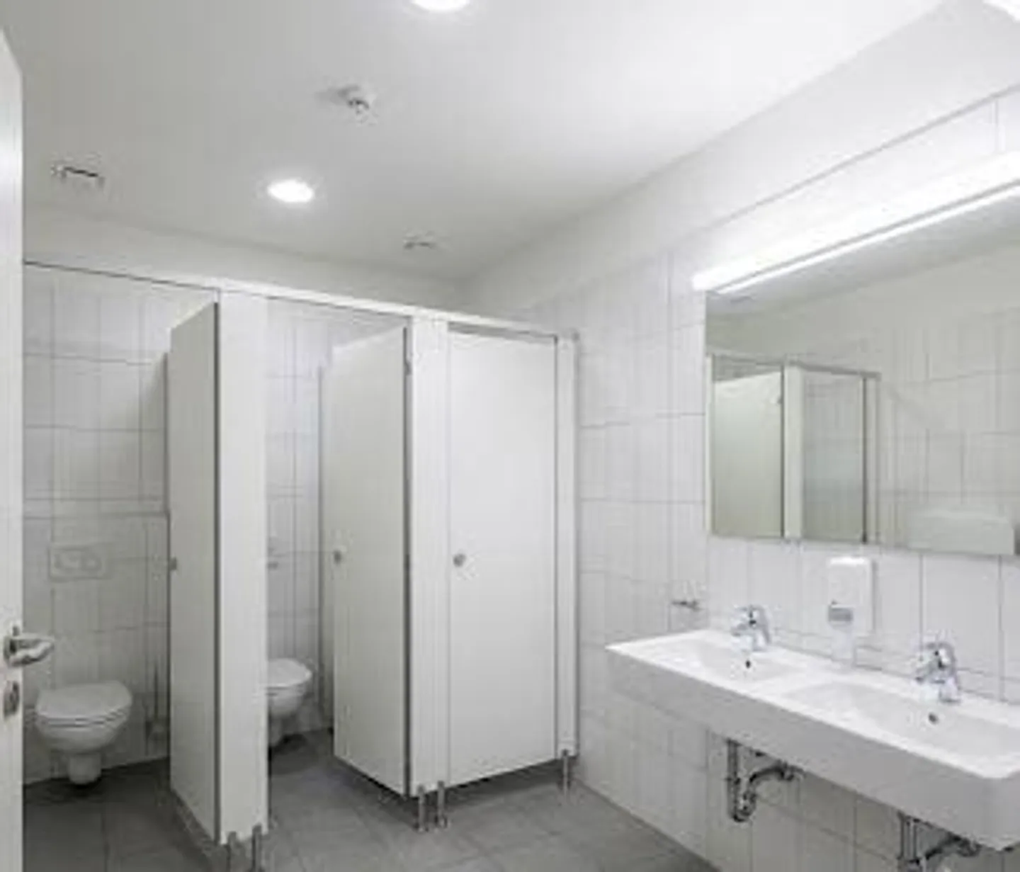 Espace commercial spacieux de 30 m² à 194 m² - Photo 4 sur 7