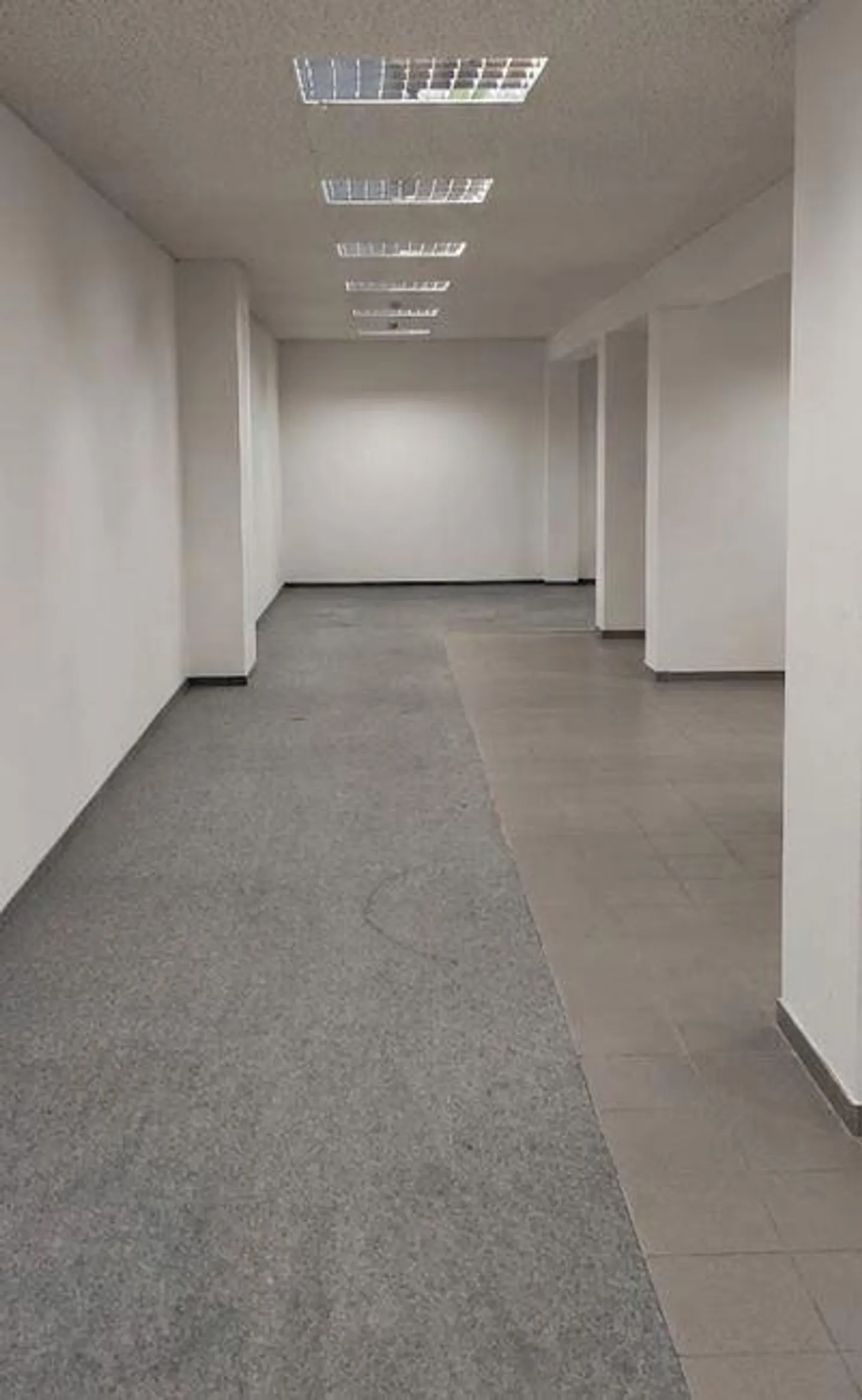 Espace commercial spacieux de 30 m² à 194 m² - Photo 6 sur 7