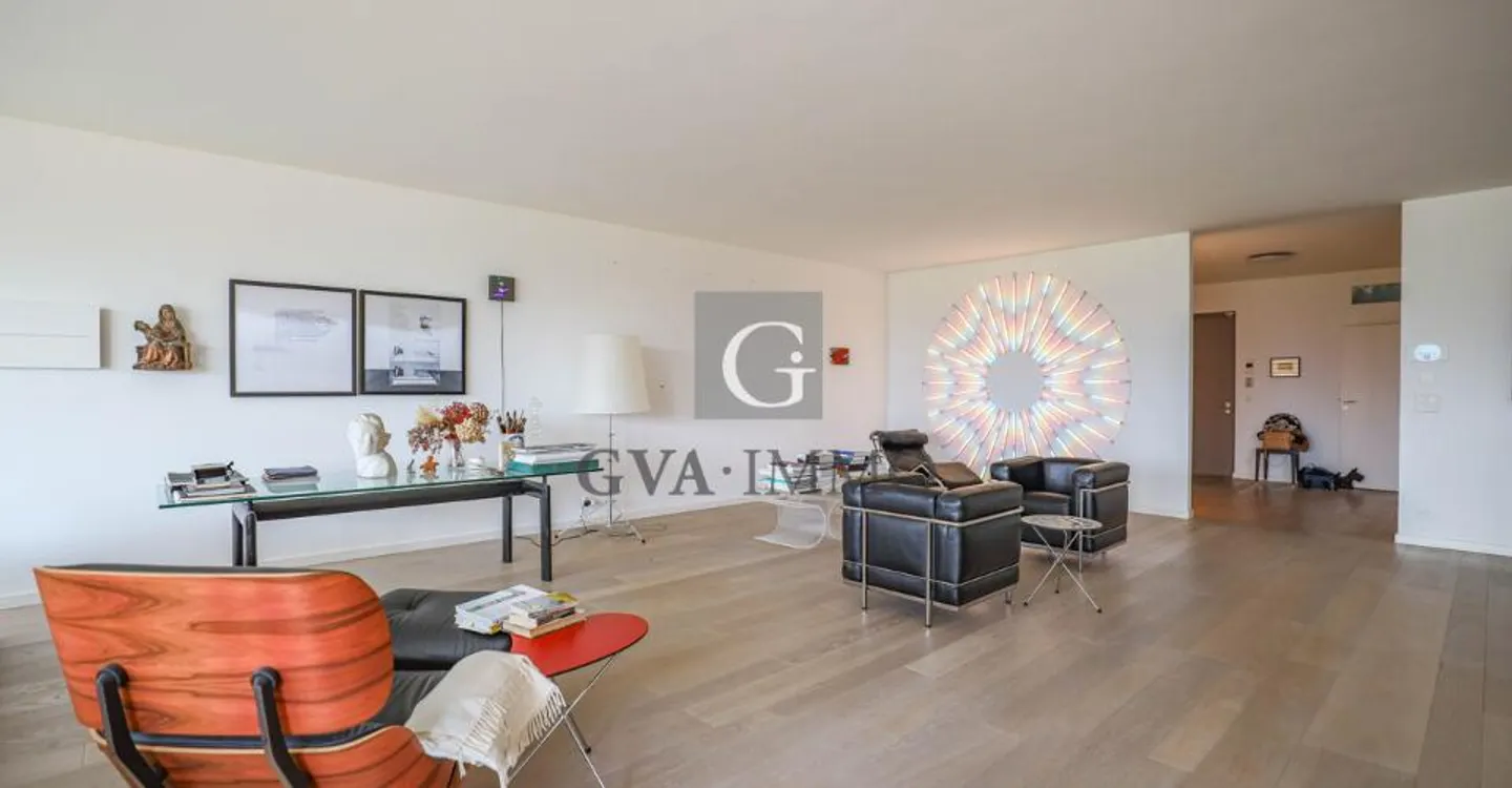 Luxury Apartment with Lake View - Photo 2 of 6