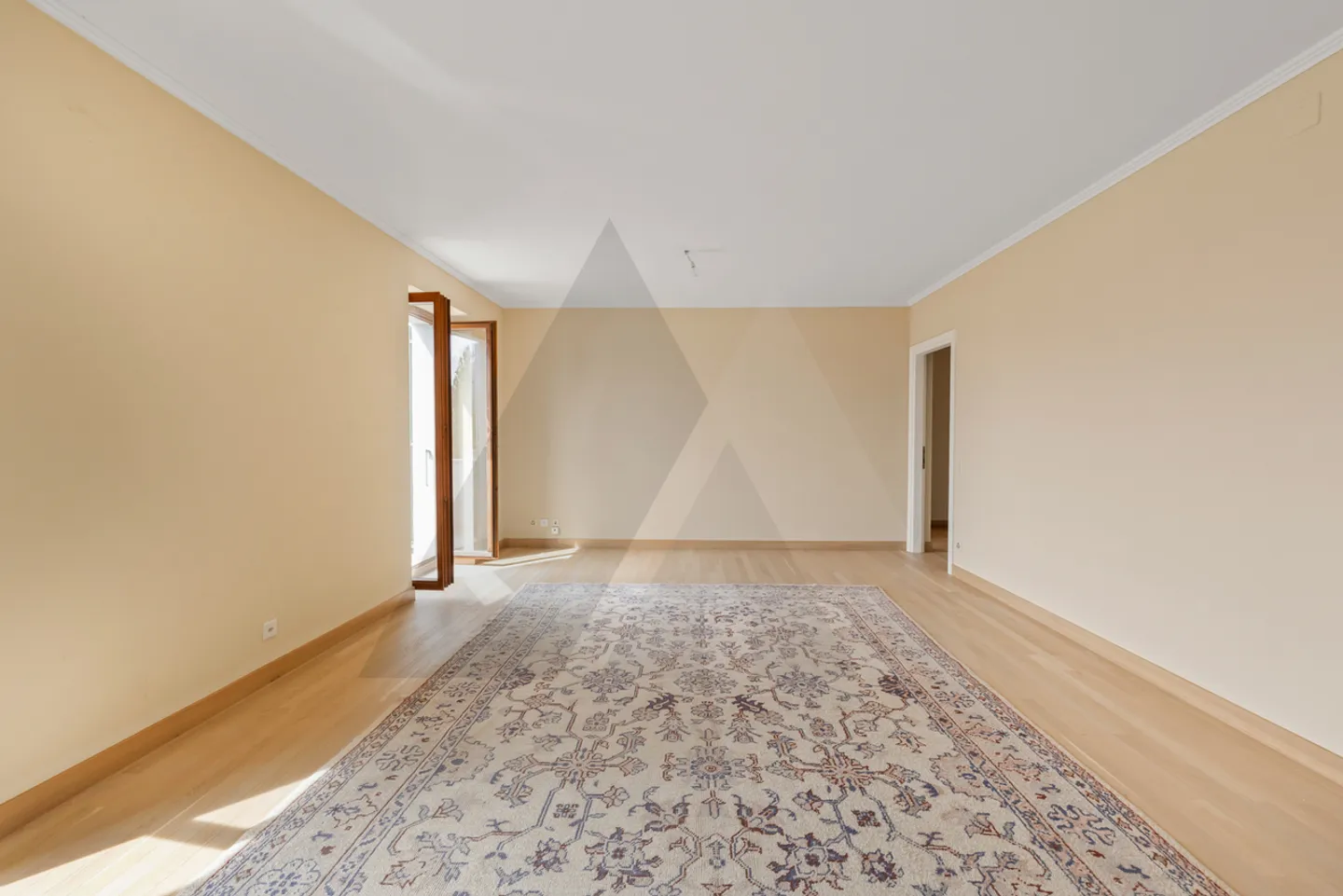 Charming Apartment with Lake View - Photo 9 of 19