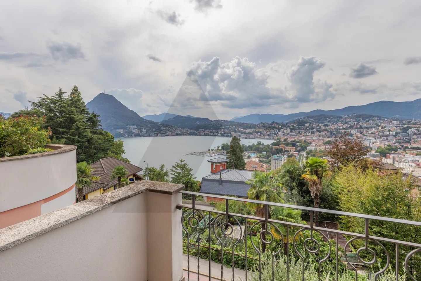 Charming Apartment with Lake View - Photo 11 of 19