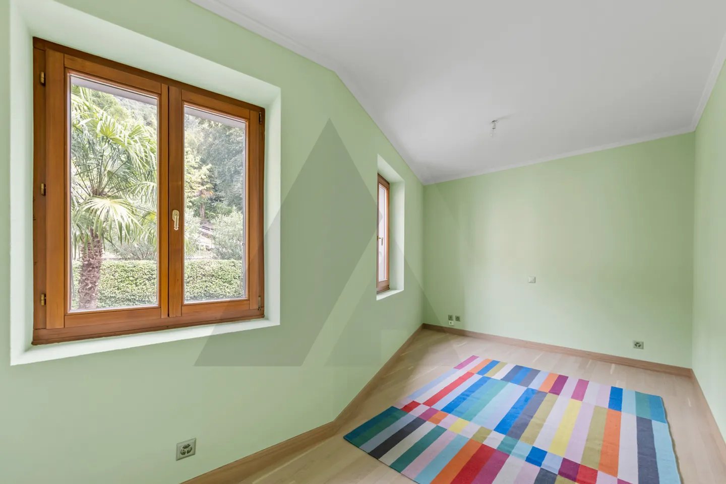 Charming Apartment with Lake View - Photo 13 of 19