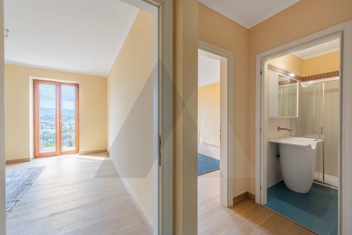 Charming Apartment with Lake View - Photo 14 of 19