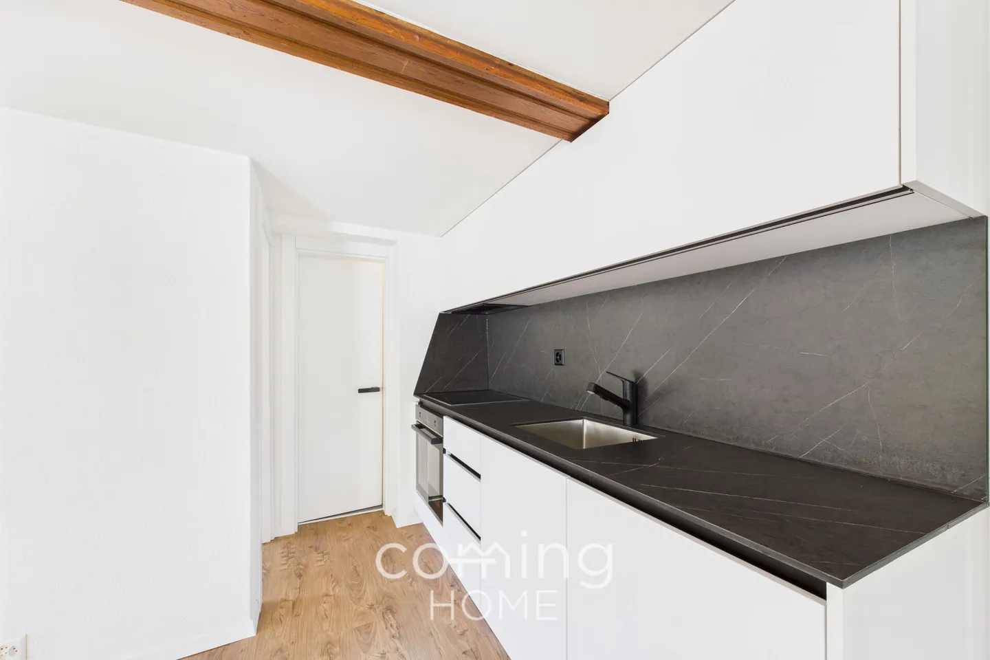 Central 2.5-room apartment with separate studio in Saas-Grund - versatile and high-yield - Photo 6 of 12